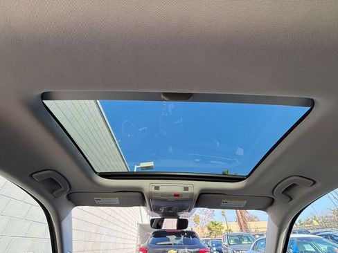 Used 2025 Volkswagen Jetta SE image 32