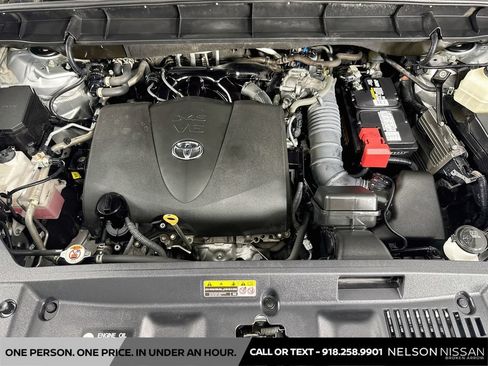 Used 2022 Toyota Highlander XLE AWD/4WD image 31