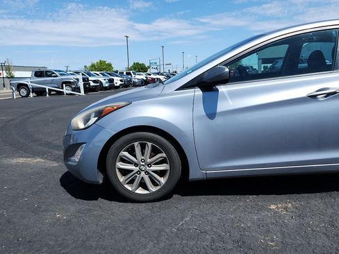 Used 2015 Hyundai Elantra SE w/ Option Group 02 FWD image 10