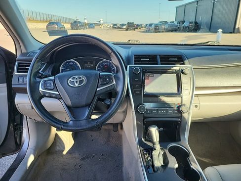 Used 2016 Toyota Camry XLE image 7