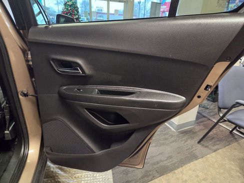 Used 2018 Chevrolet Trax LT w/ Sun & Sound Package image 67