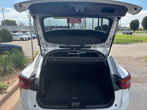 Used 2025 Chevrolet Trax LT FWD image 30