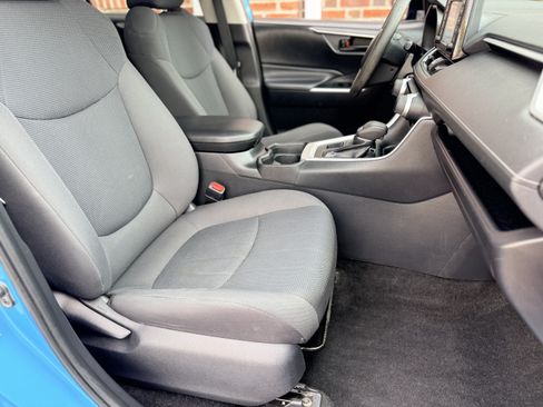 Used 2019 Toyota RAV4 LE w/ All Weather Liner Package AWD/4WD image 35