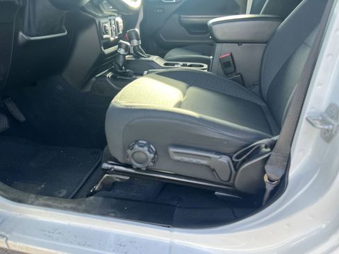 Used 2021 Jeep Wrangler Unlimited Sport image 12