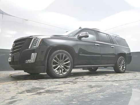 Used 2020 Cadillac Escalade ESV Platinum w/ Escalade Sport Edition image 47