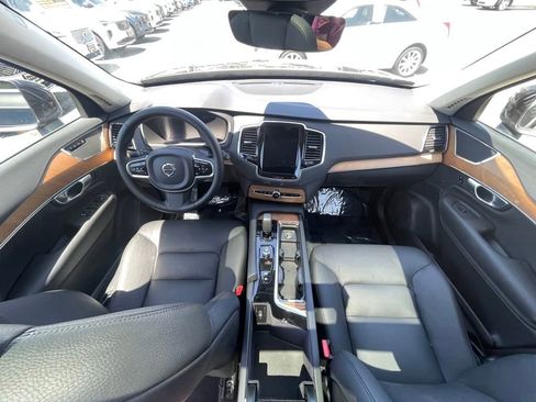Used 2024 Volvo XC90 B6 Plus image 32