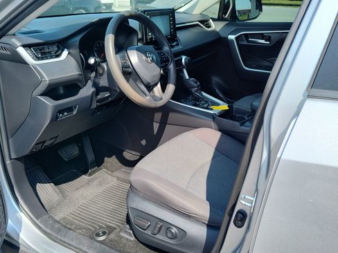 Used 2020 Toyota RAV4 XLE image 2