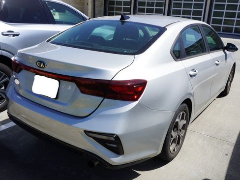 Used 2019 Kia Forte LXS FWD image 5