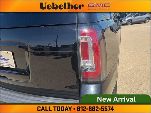Used 2015 GMC Yukon SLT w/ HD Trailering Package AWD/4WD image 11