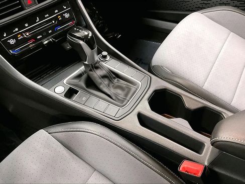 Used 2025 Volkswagen Jetta SE w/ Black Wheel Package image 19