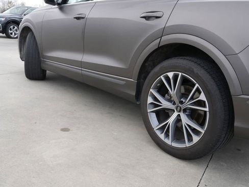 Used 2023 Audi Q8 Premium Plus image 9