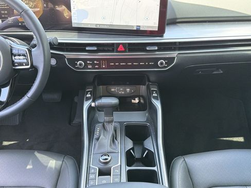 Certified 2025 Kia Sorento S FWD image 17