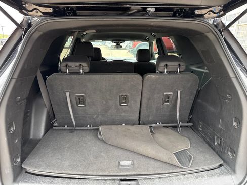 Used 2023 Chevrolet Traverse LT FWD image 9