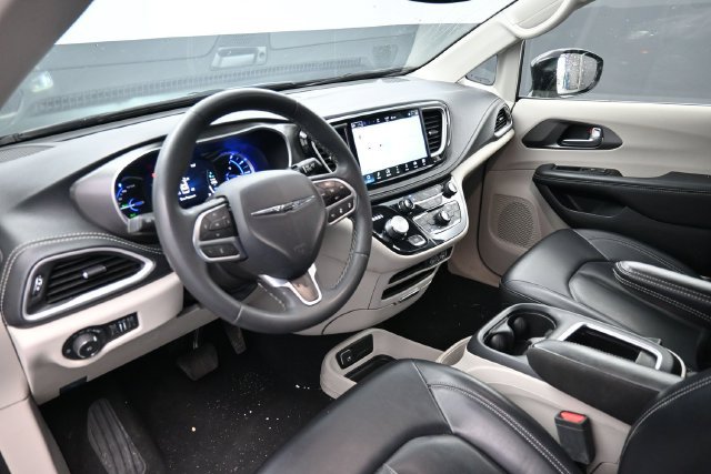 Used 2024 Chrysler Pacifica Limited FWD image 13