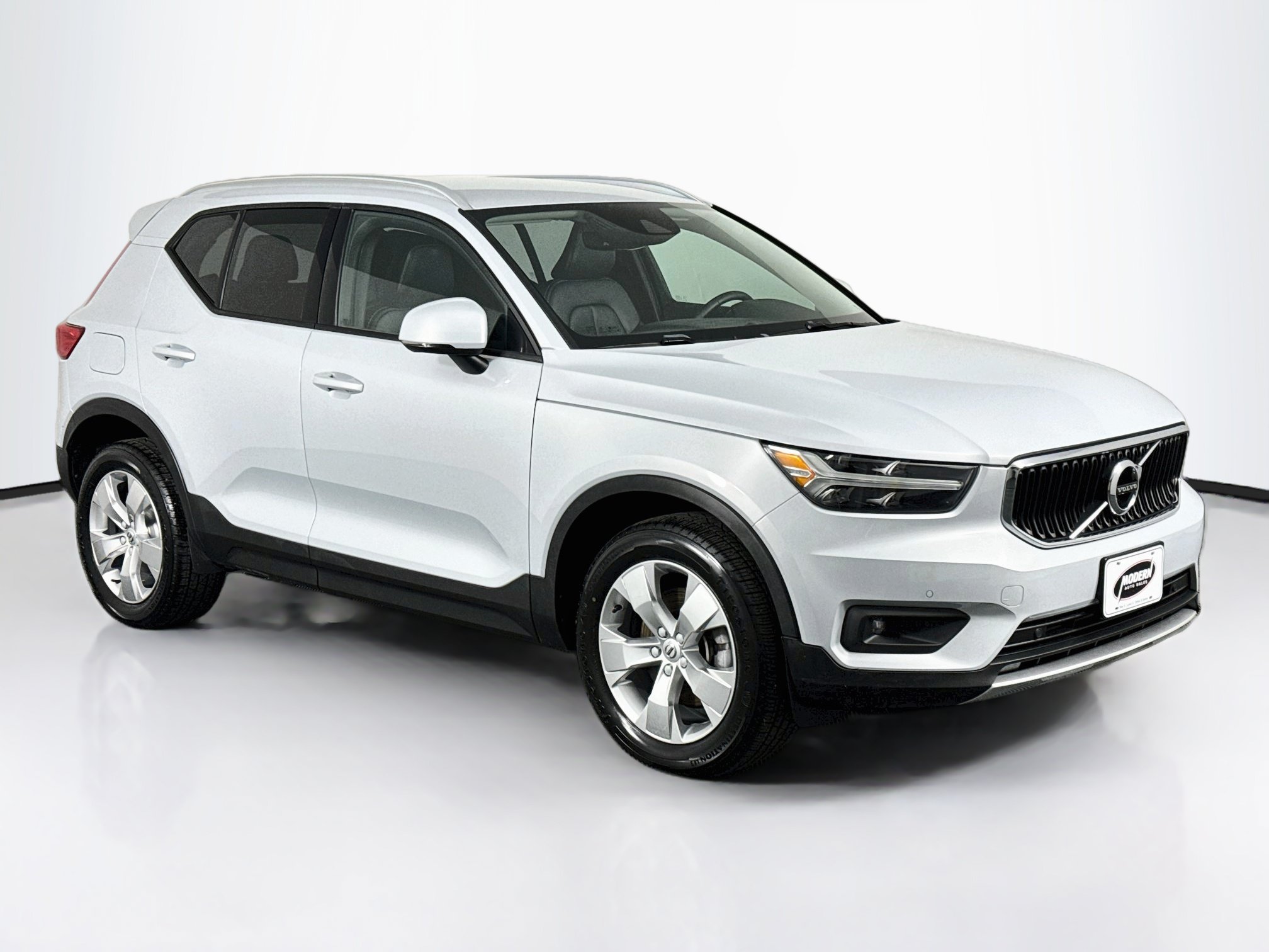 Used 2022 Volvo XC40 T5 Momentum AWD/4WD image 2