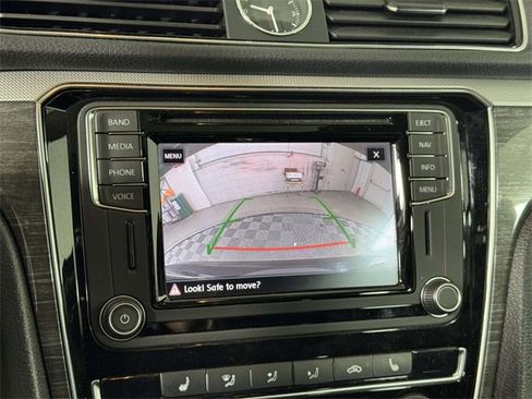 Used 2017 Volkswagen Passat 1.8T SEL Premium image 27