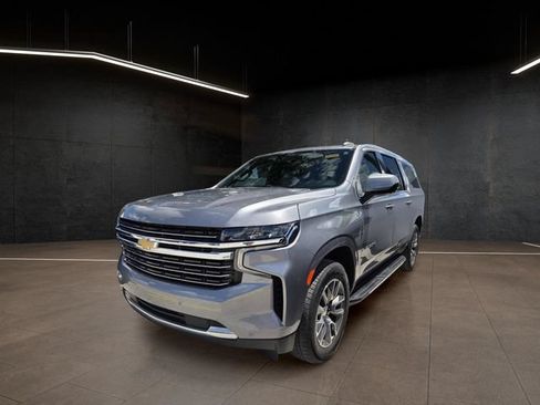 Used 2022 Chevrolet Suburban LT AWD/4WD image 3