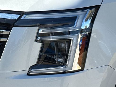 Used 2025 Nissan Armada Platinum image 4