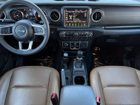 Used 2023 Jeep Wrangler Unlimited Sahara AWD/4WD image 15