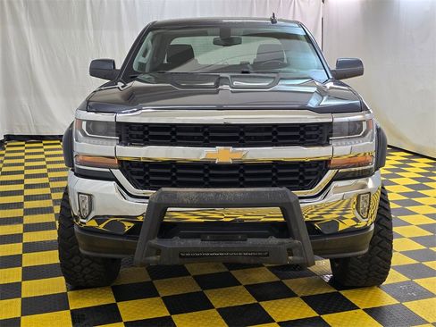 Used 2018 Chevrolet Silverado 1500 LT w/ LT Eassist Package image 8