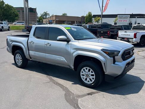 Used 2024 Toyota Tacoma SR5 w/ SR5 Upgrade Package AWD/4WD image 6