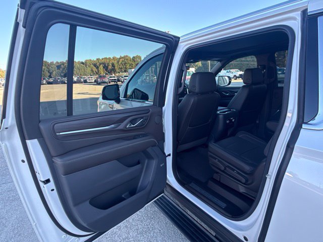 Used 2022 GMC Yukon XL Denali AWD/4WD image 16