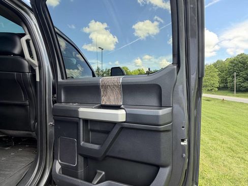 Used 2017 Ford F250 Lariat w/ Lariat Ultimate Package AWD/4WD image 44
