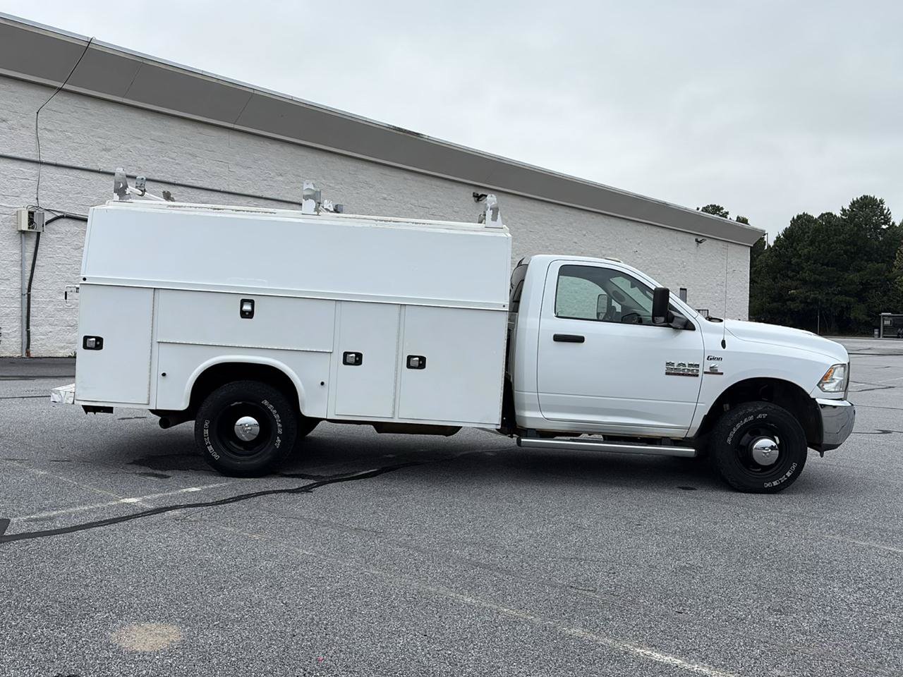 Used 2017 RAM 3500 Tradesman w/ Power & Remote Entry Group RWD image 4