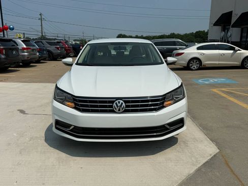 Used 2018 Volkswagen Passat 2.0T S FWD image 2