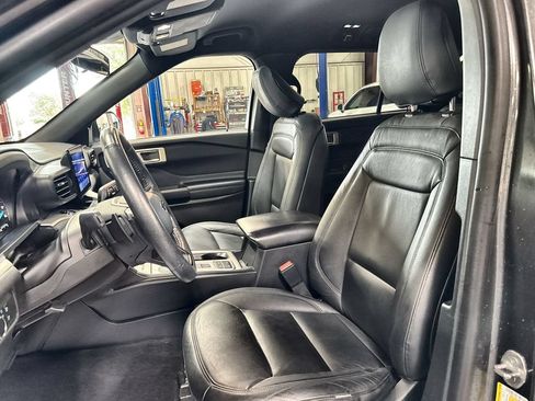 Used 2020 Ford Explorer XLT RWD image 12