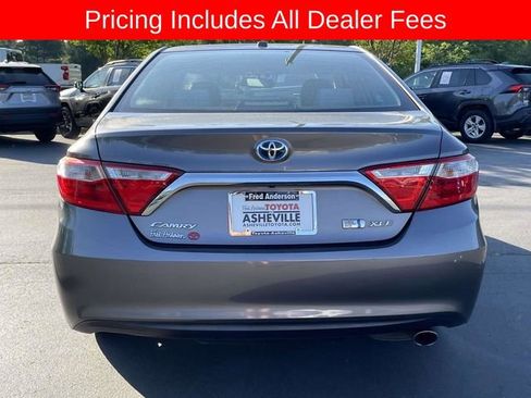 Used 2017 Toyota Camry XLE w/ Moonroof Package FWD image 4