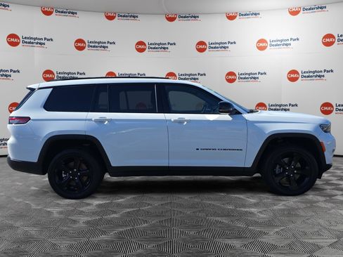 Used 2023 Jeep Grand Cherokee L Laredo image 8