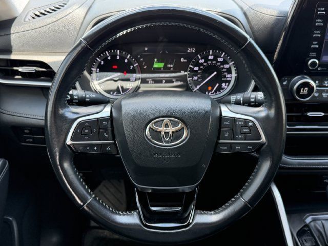 Used 2021 Toyota Highlander XLE FWD image 12