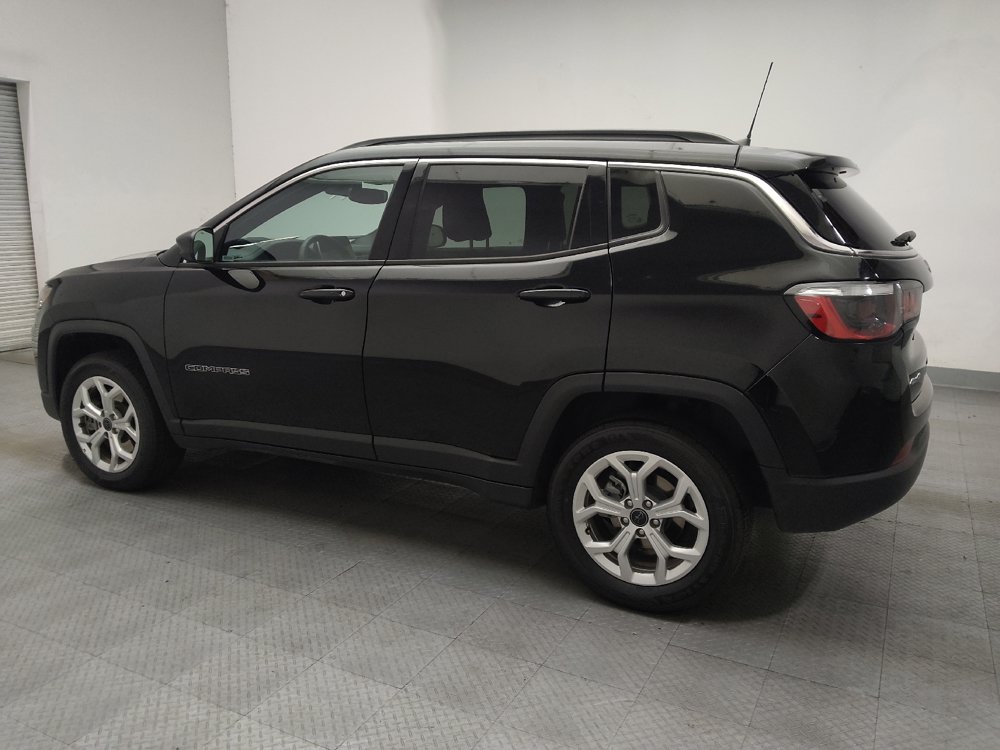 Used 2025 Jeep Compass Latitude w/ Sun & Sound Group AWD/4WD image 3