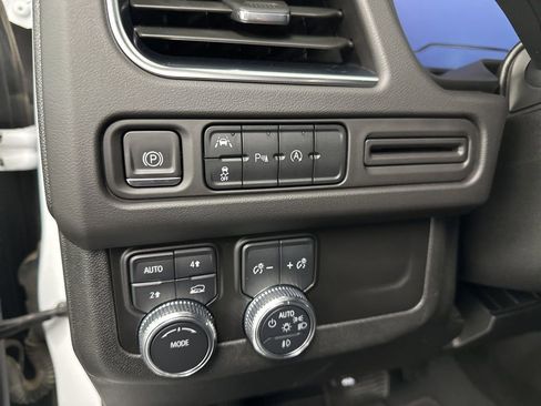 Used 2024 GMC Yukon SLT image 17