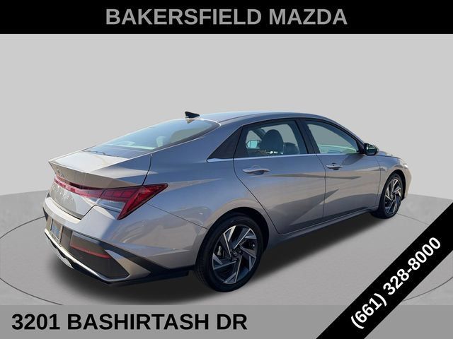 Used 2025 Hyundai Elantra SEL FWD image 5