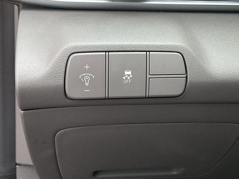 Used 2025 Hyundai Elantra SEL image 27