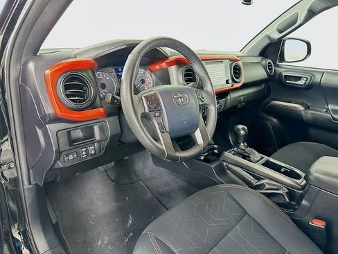 Used 2017 Toyota Tacoma TRD Off-Road w/ Tow Package image 9