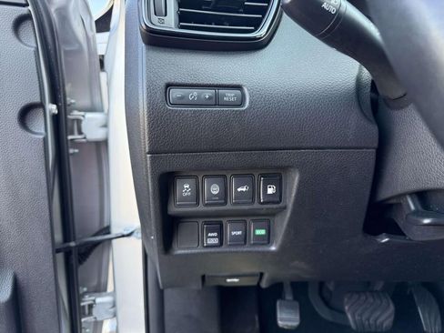 Used 2019 Nissan Rogue SV image 14