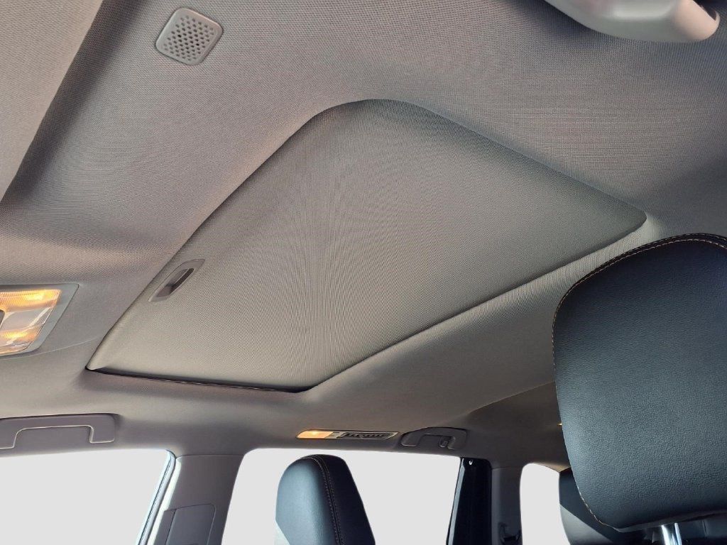 Used 2019 Toyota Highlander XLE AWD/4WD image 23