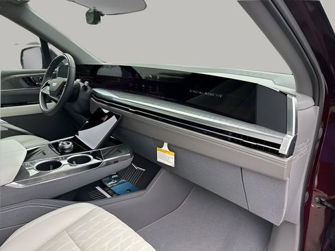 New 2025 Cadillac Escalade IQ Sport 1 w/ LPO, ONYX Package image 14