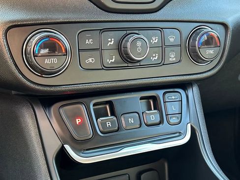 Used 2020 GMC Terrain SLT image 23