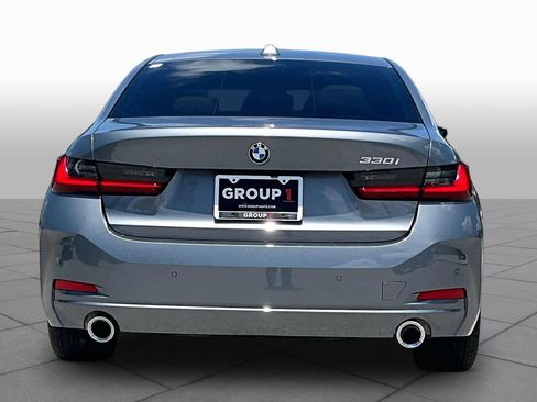 Used 2026 BMW 330i Sedan w/ Premium Package RWD image 4