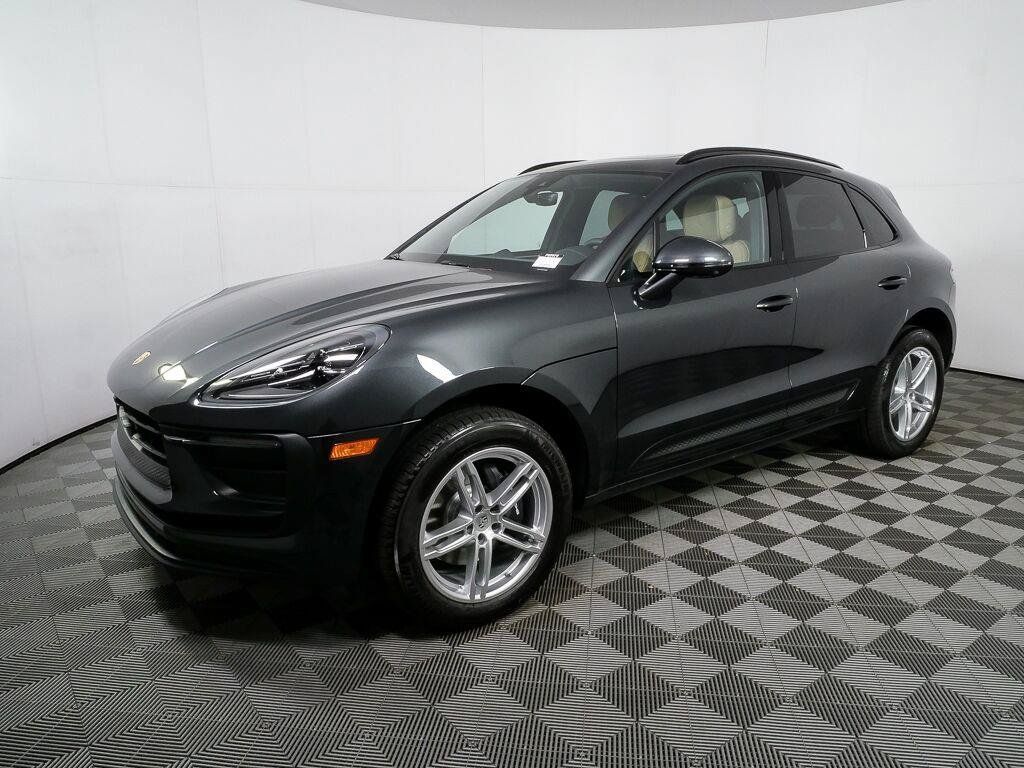 Certified 2026 Porsche Macan AWD/4WD image 2
