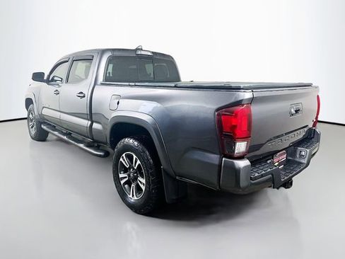 Used 2018 Toyota Tacoma TRD Sport image 5