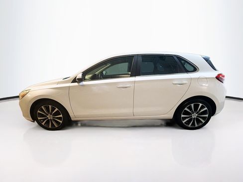 Used 2018 Hyundai Elantra GT image 4