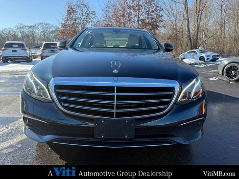Used 2017 Mercedes-Benz E 300 4MATIC image 3
