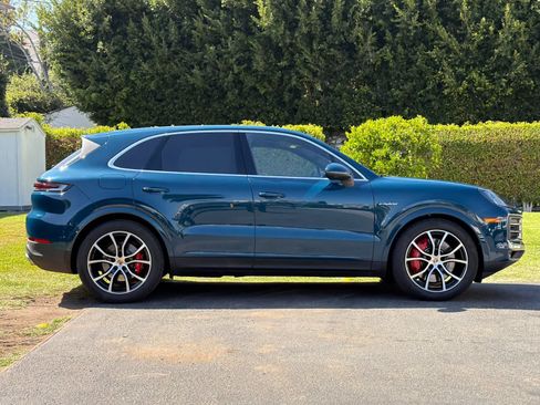 Certified 2026 Porsche Cayenne S AWD/4WD image 8