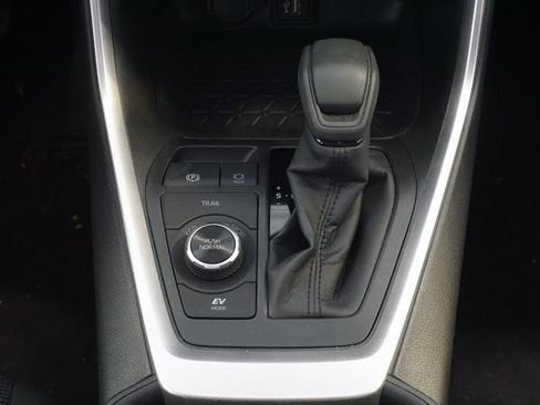 Used 2025 Toyota RAV4 LE AWD/4WD image 26