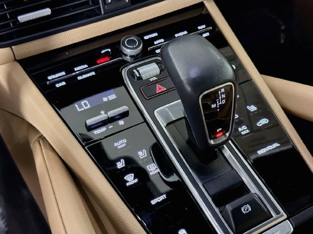 Used 2021 Porsche Cayenne AWD/4WD image 17